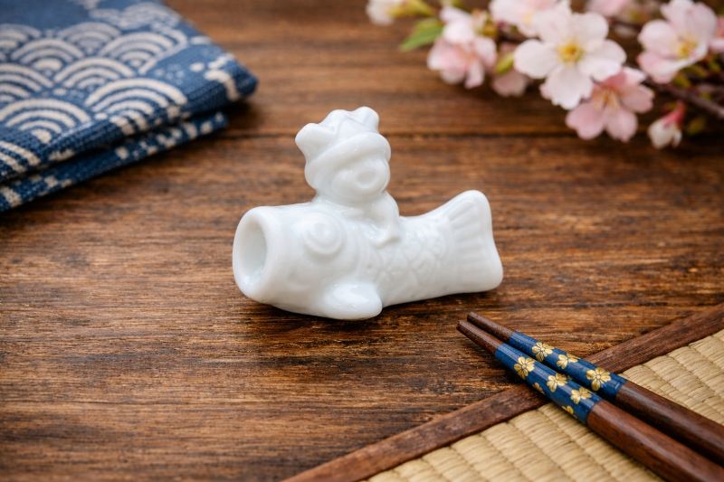 白磁★鯉のぼりに乗った子供　特別入荷　鯉のぼり　子供の日　端午の節句